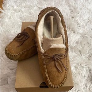 Woman’s UGG Dakota Slipper